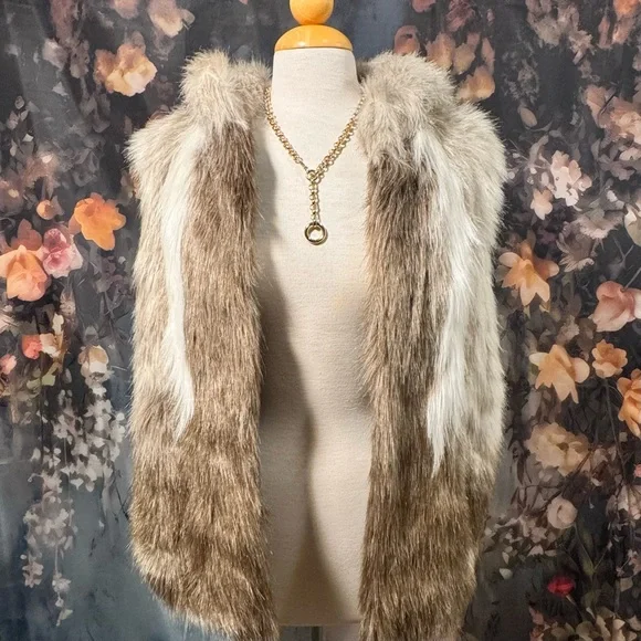 a new day Faux Fur Vest in Brown and Cream - Picture 4 of 10
